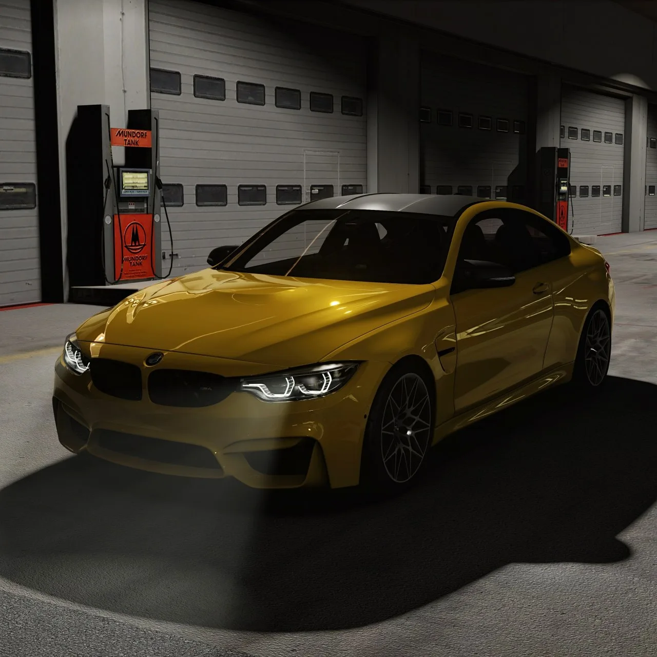 BMW M4 в гараже клуба